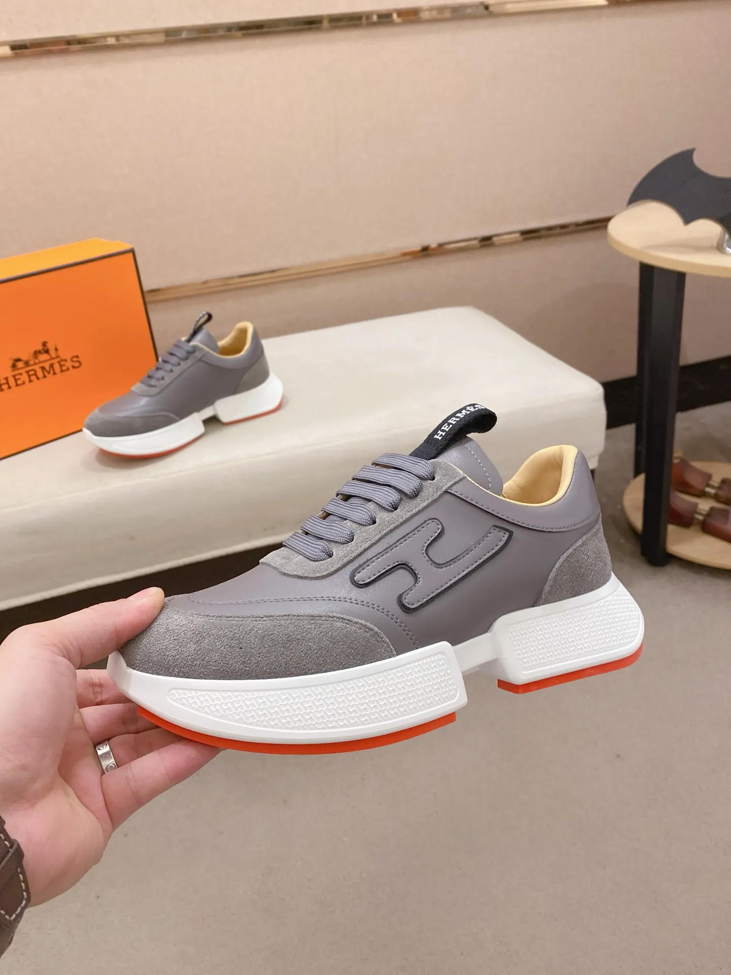 Men's clothing and shoes💰: 480💰《HERMES》【Classic original order·Version】Hermès; top 🔝purchasing agent🔍🔍men's latest 🇺🇸 counter sales simultaneously, imported from Italy original ▲▲cowhide ▲▲ (high-end, nobility, class) ) Exquisite workmanship (Italian 🇮🇹 imported water-dyed 🐂 cowhide lining) sole: original sole provided by the original factory, ⚠️exclusive double-layer activity·TPR·rubber·combined molded outsole; super comfortable·wear-resistant·non-slip·environmental protection The real thing is more beautiful if you take the real thing (high quality, follow the order). You can enter and exit the counter at will * Number of yards: 38-44 (45 can be customized and cannot be returned or exchanged)